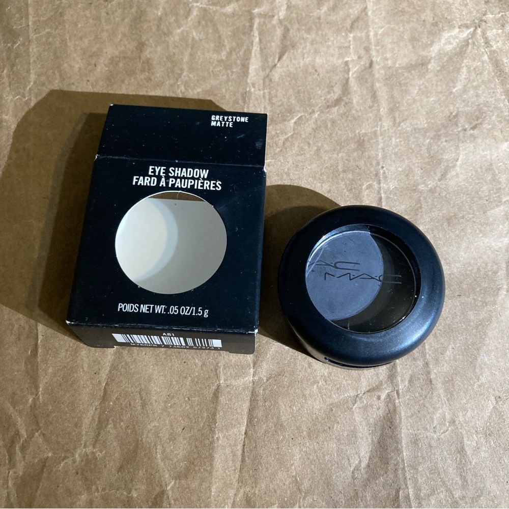 Mac eye shadow (greystone)